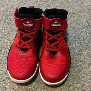 Boys Nike Basketball Sneakera